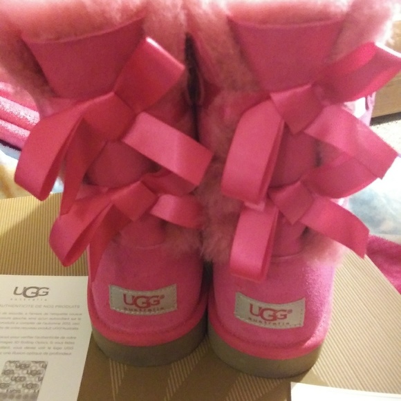 UGG Boots - Picture 3 of 8